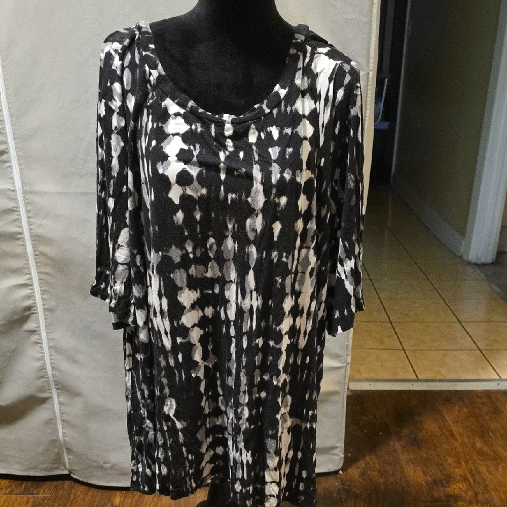 Black and White Bell Sleeve Tunic with Graphic Design